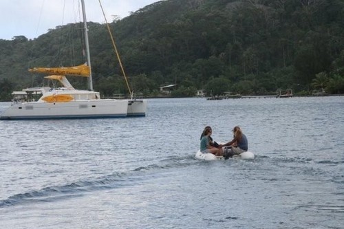 Our cat and the dinghy © www.takingthekids.com